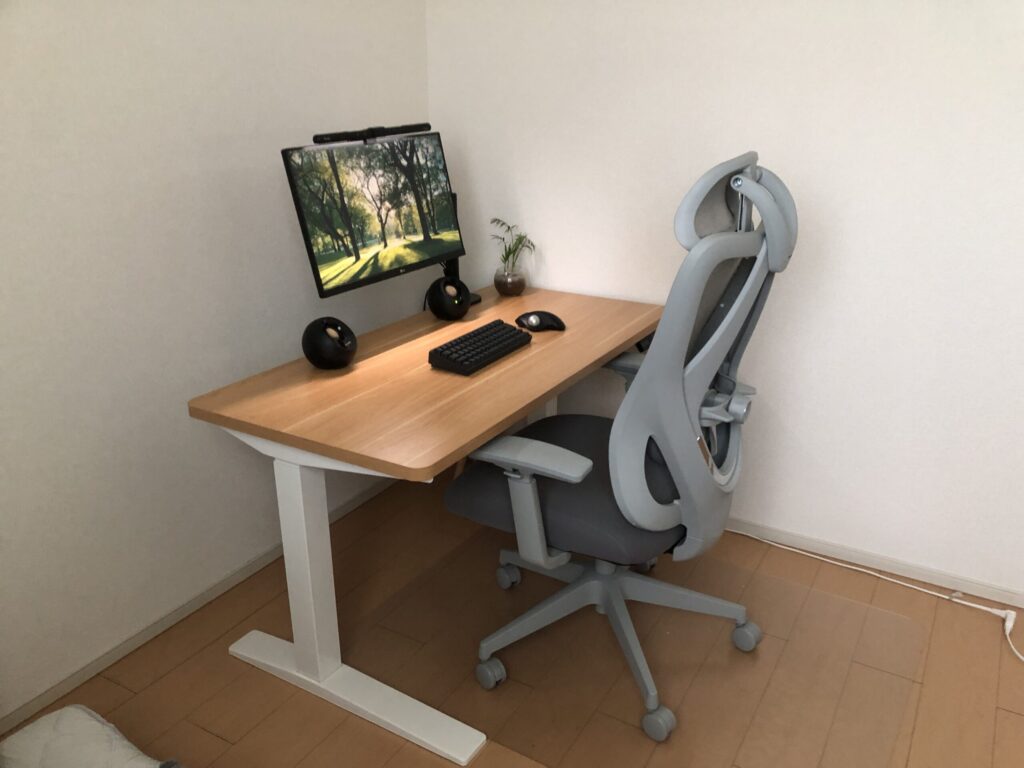 スタンディングデスクと椅子
