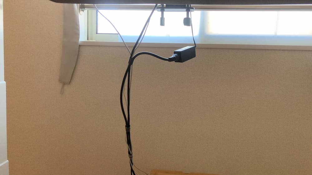 整理されてないケーブルのクローズアップ