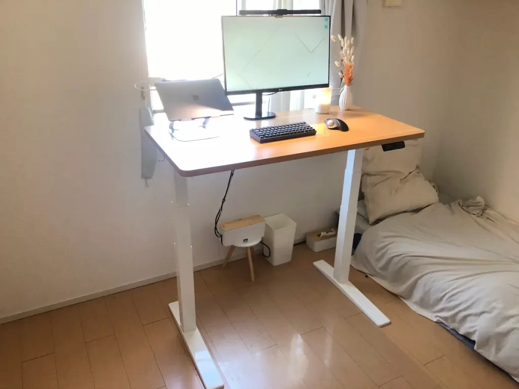 ：2年間毎日使用しても故障なしの電動昇降デスクFlexiSpot E7Hの設置例