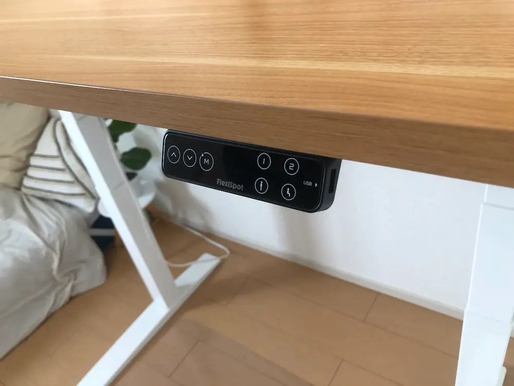 リモコン側面のUSBポート