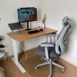 おしゃれな電動昇降デスクFlexiSpot E7Hを設置した、ミニマルな書斎の全景